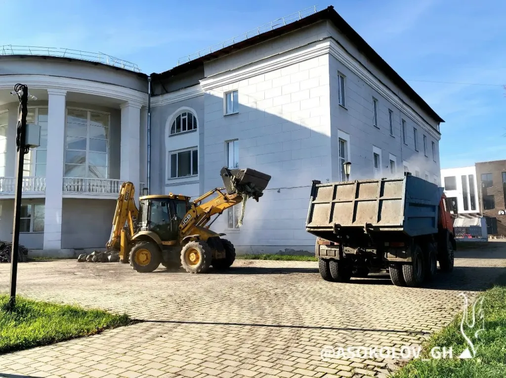 В Гусь-Хрустальном ремонтируют крышу школы искусств за 12,2 млн рублей