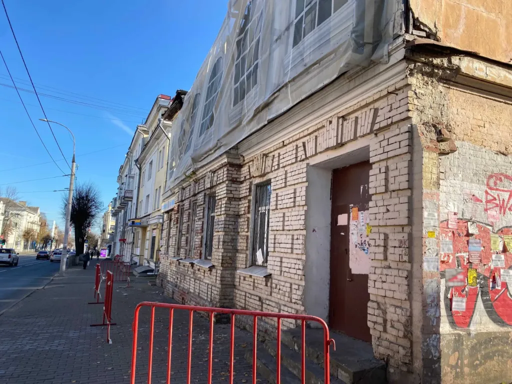 Во Владимире начали сносить аварийный купеческий особняк