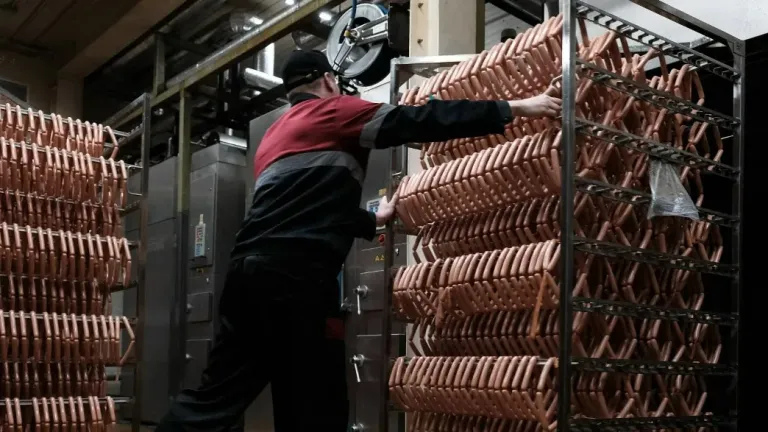 Персонал колбасного завода «Владимирский стандарт» сократился на 34%
